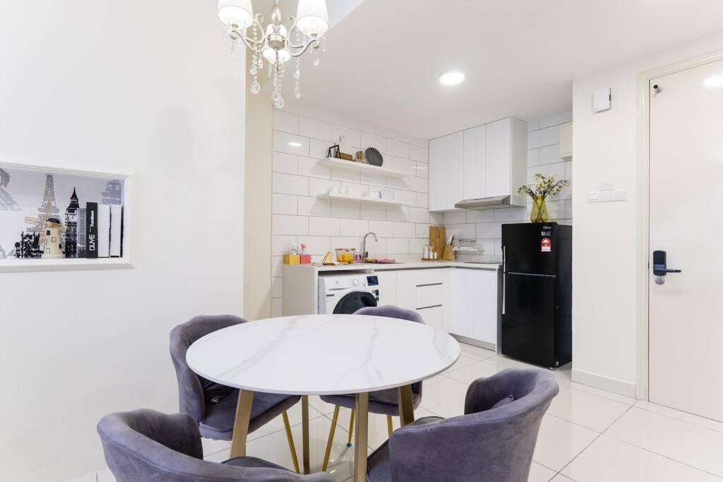 Arte Mont Kiara Duplex 4 Pax Jacuzzi Appartement Kuala Lumpur Buitenkant foto